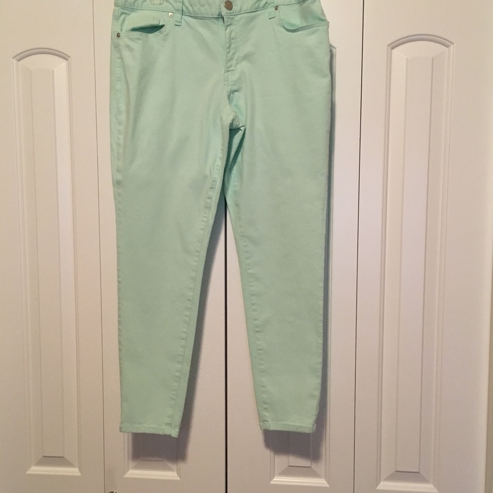 Women’s green low rise jeggings